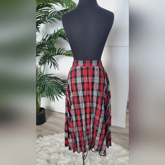 Zara Plaid A-Line Skirt Sz Medium in Red and Black Holiday Flowy - Picture 2 of 5